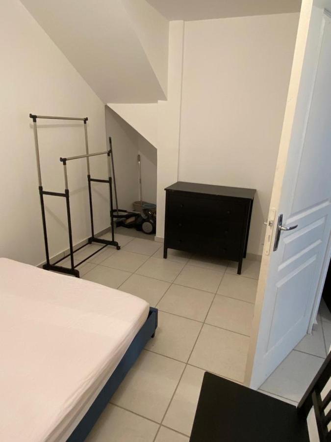 Petit Appartement Calme En Plein Centre Du Village De Ribiers Exterior photo
